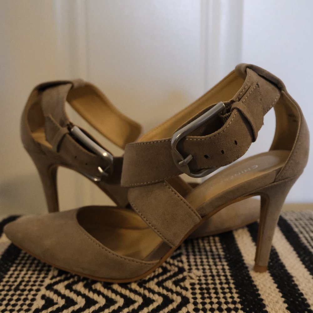 Chinese Laundry Pointe Toe Faux Suede Heels |  Size 6